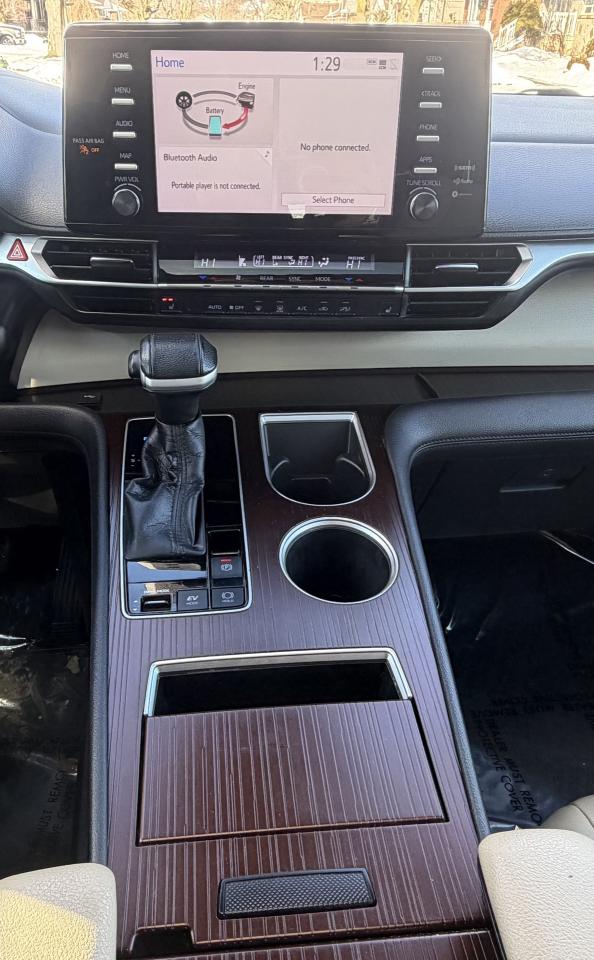 2021 Toyota Sienna XLE 8-Passenger FWD Photo