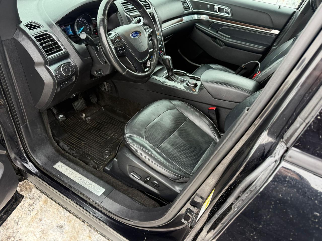 2017 Ford Explorer LIMITED, 7 PASSENGER, NAV, LEATHER, LOADED, CERT Photo