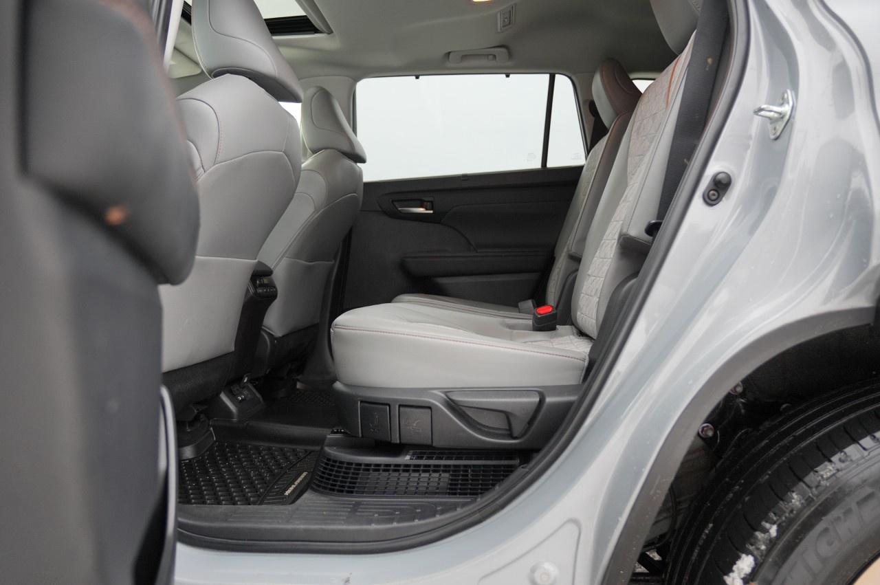 2023 Toyota Highlander HYBRID xle awd Photo