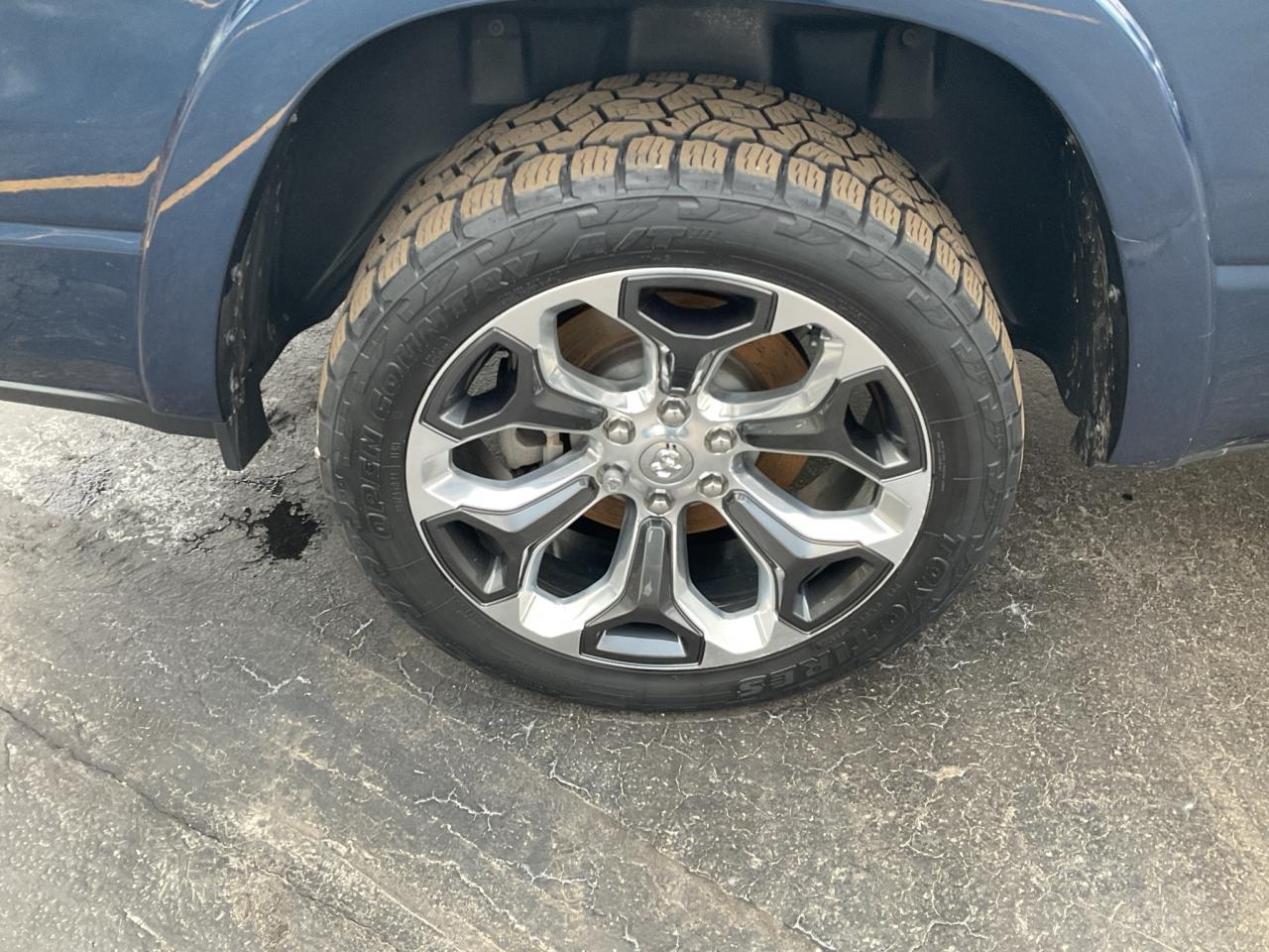 2022 RAM 1500 Crew Cab LIMITED / V8 / 3.92 AXLE / ANTI SPIN DIFF Photo4