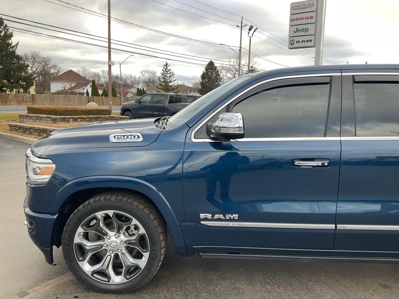 2022 RAM 1500 Crew Cab LIMITED / V8 / 3.92 AXLE / ANTI SPIN DIFF Photo