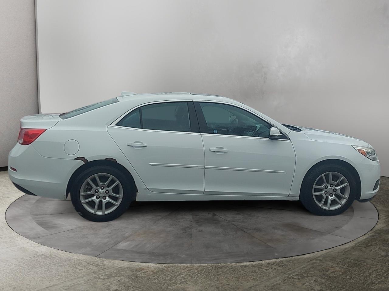 2015 Chevrolet Malibu LT Photo2