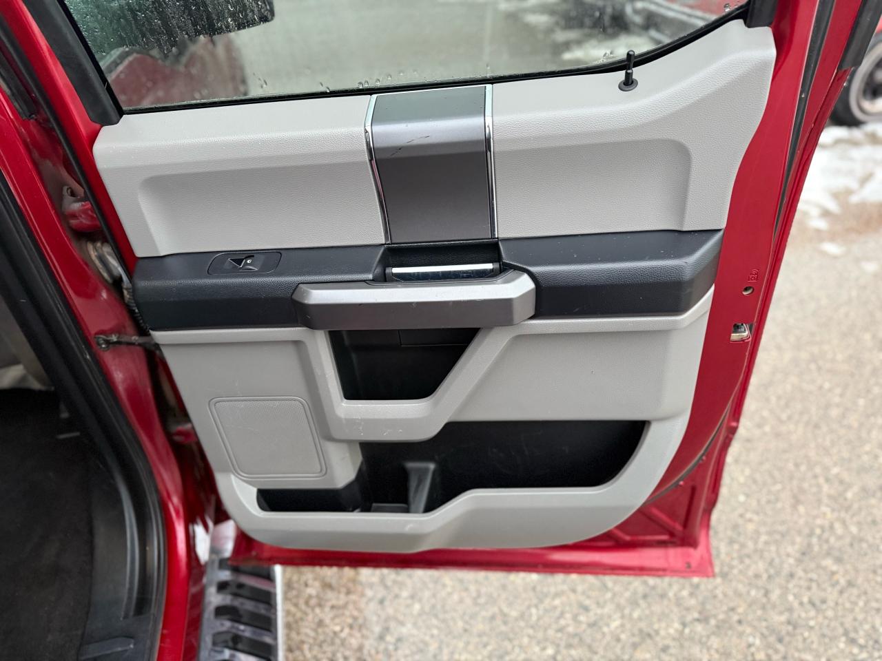 2019 Ford F-150 XLT** 5L V8 * Clean truck Photo