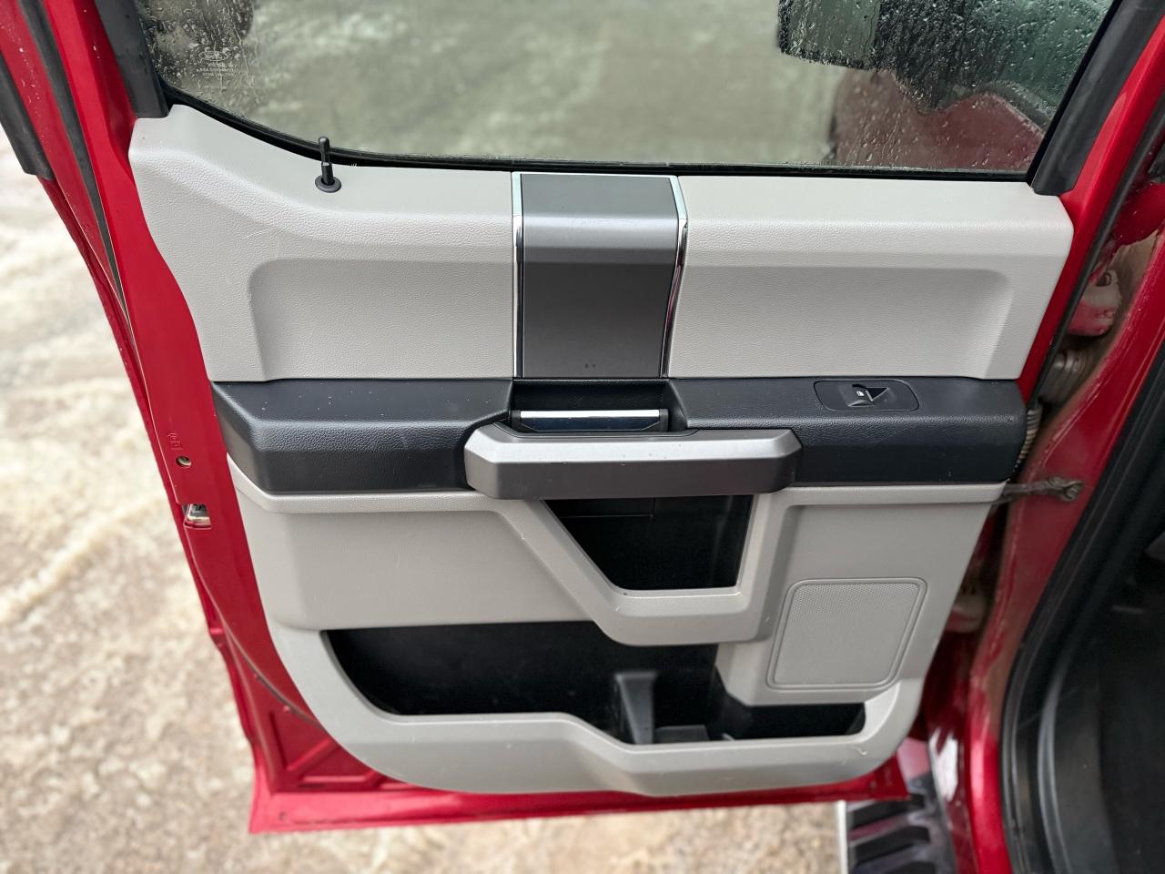 2019 Ford F-150 XLT** 5L V8 * Clean truck Photo