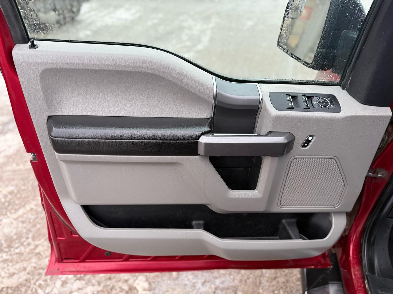 2019 Ford F-150 XLT** 5L V8 * Clean truck Photo