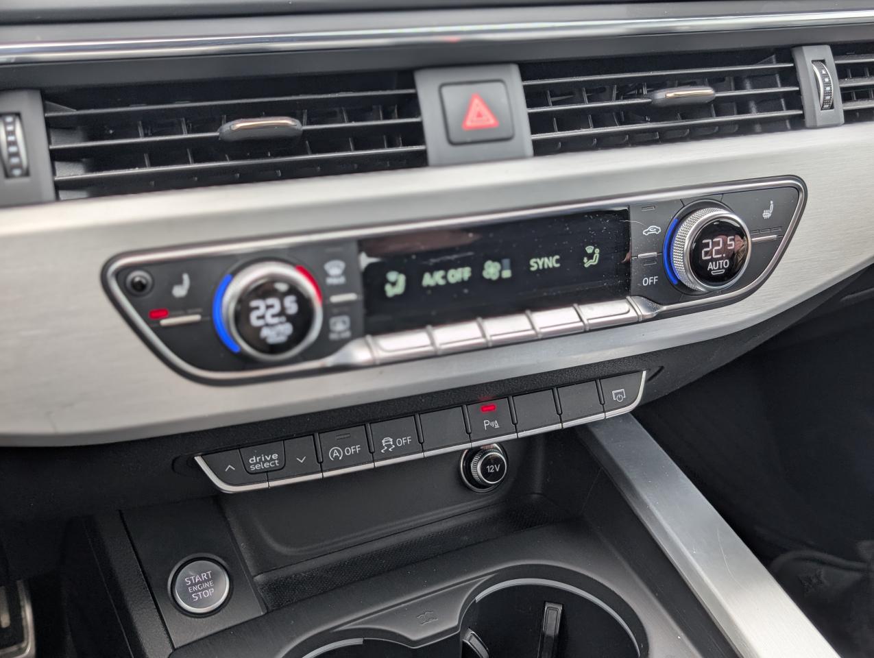 2017 Audi A4 TECHNIK S-LINE Photo