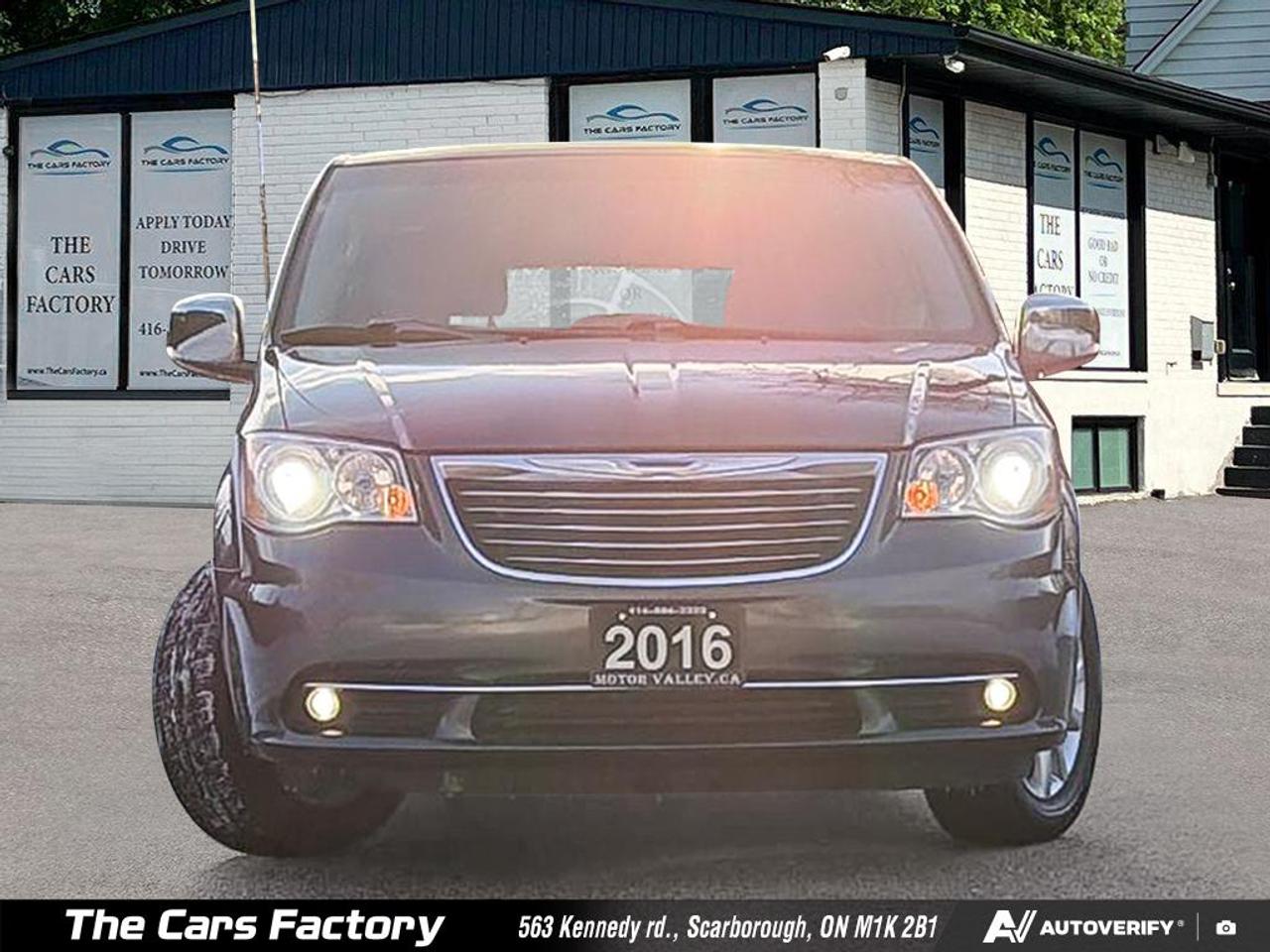 2016 Chrysler Town & Country Limited Stow ’n Go Leather/Sunroof/Camera! Photo