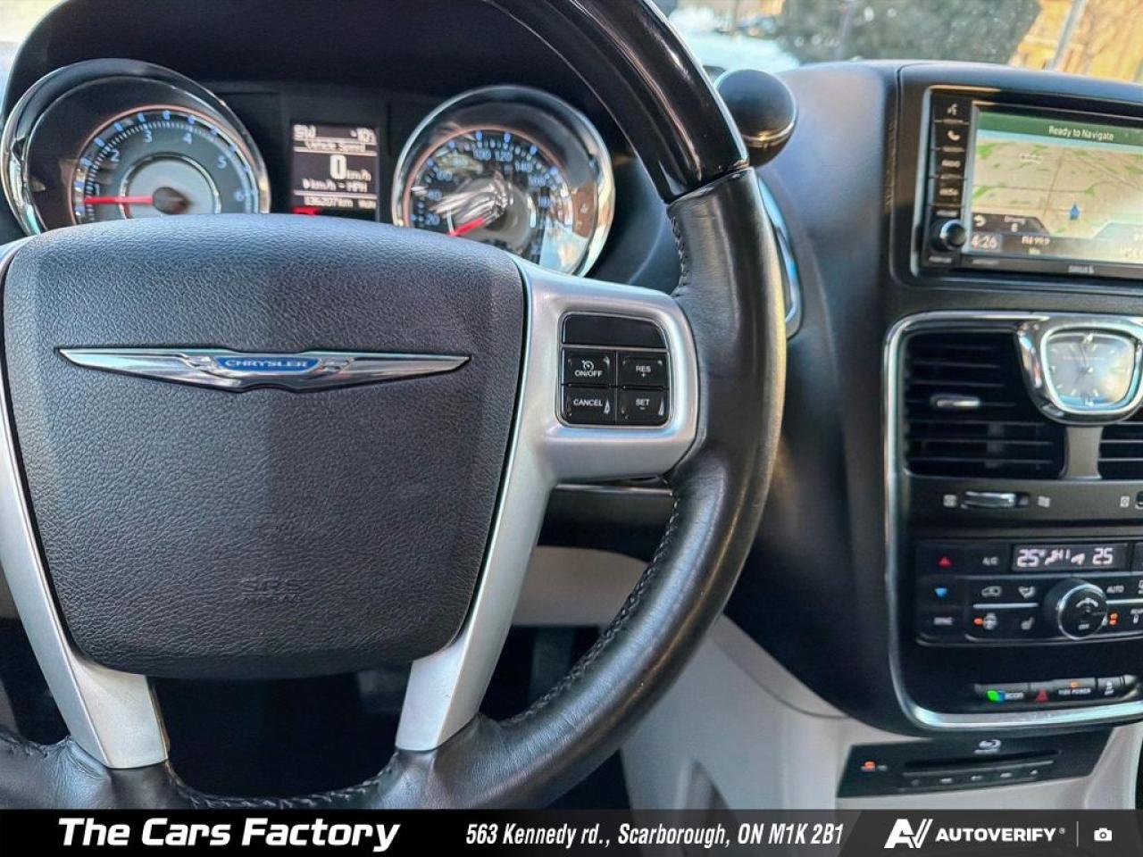 2016 Chrysler Town & Country Limited Stow ’n Go Leather/Sunroof/Camera! Photo