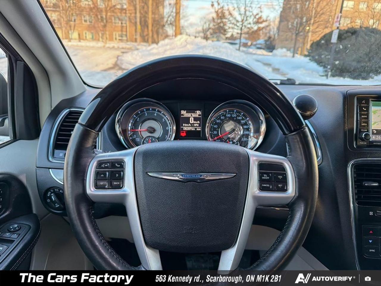 2016 Chrysler Town & Country Limited Stow ’n Go Leather/Sunroof/Camera! Photo