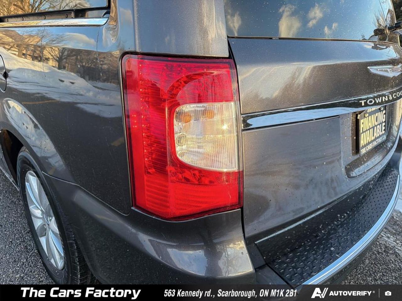 2016 Chrysler Town & Country Limited Stow ’n Go Leather/Sunroof/Camera! Photo
