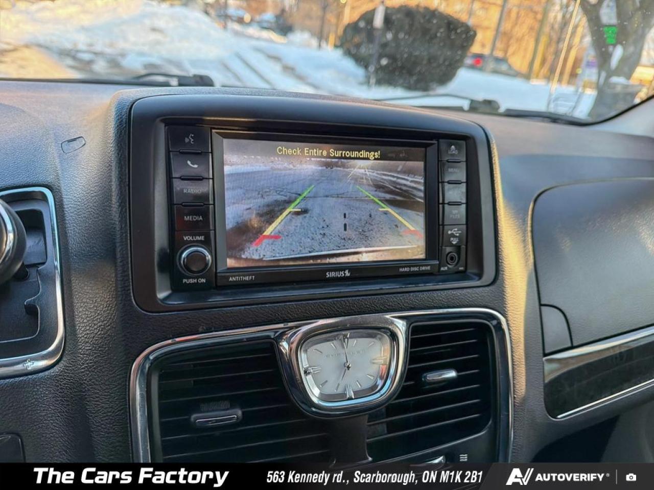 2016 Chrysler Town & Country Limited Stow ’n Go Leather/Sunroof/Camera! Photo