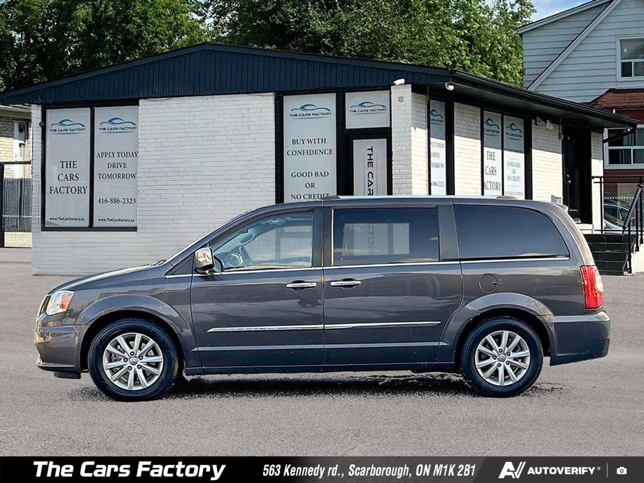 2016 Chrysler Town & Country Limited Stow ’n Go Leather/Sunroof/Camera! Photo2