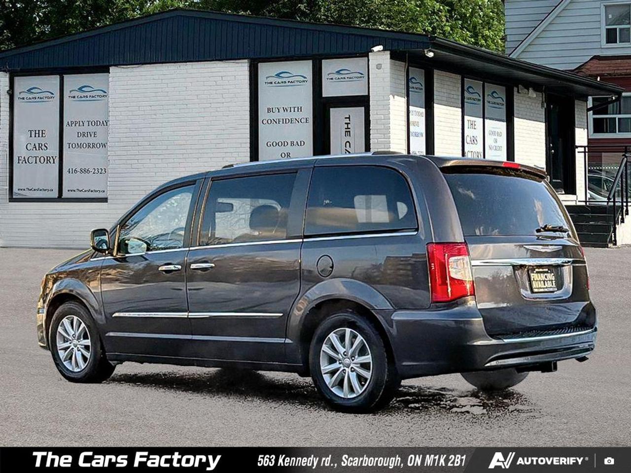 2016 Chrysler Town & Country Limited Stow ’n Go Leather/Sunroof/Camera! Photo3