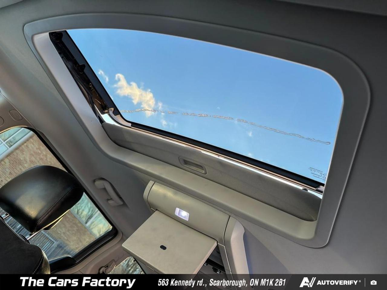 2016 Chrysler Town & Country Limited Stow ’n Go Leather/Sunroof/Camera! Photo