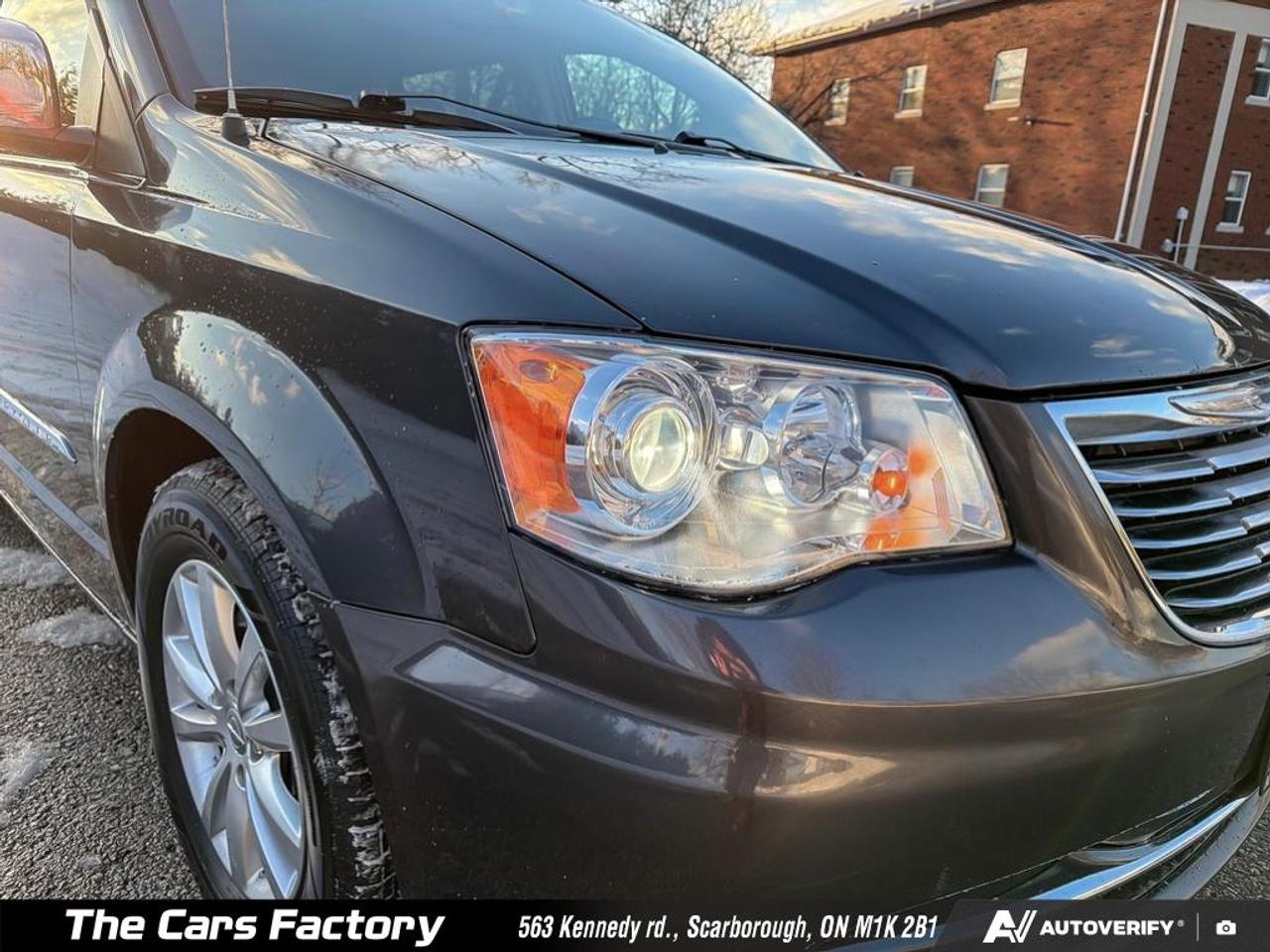 2016 Chrysler Town & Country Limited Stow ’n Go Leather/Sunroof/Camera! Photo