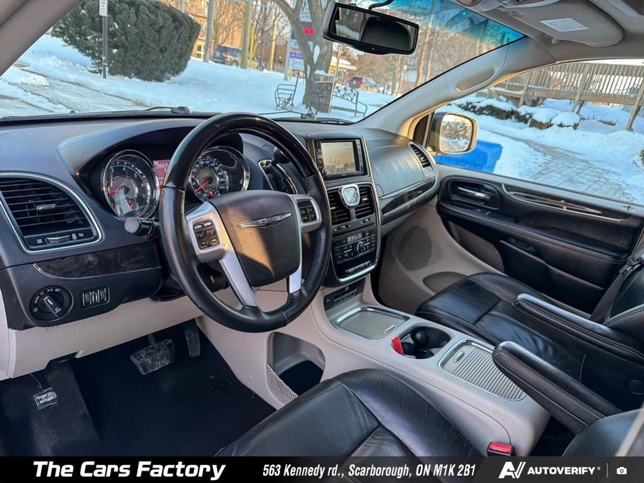 2016 Chrysler Town & Country Limited Stow ’n Go Leather/Sunroof/Camera! Photo