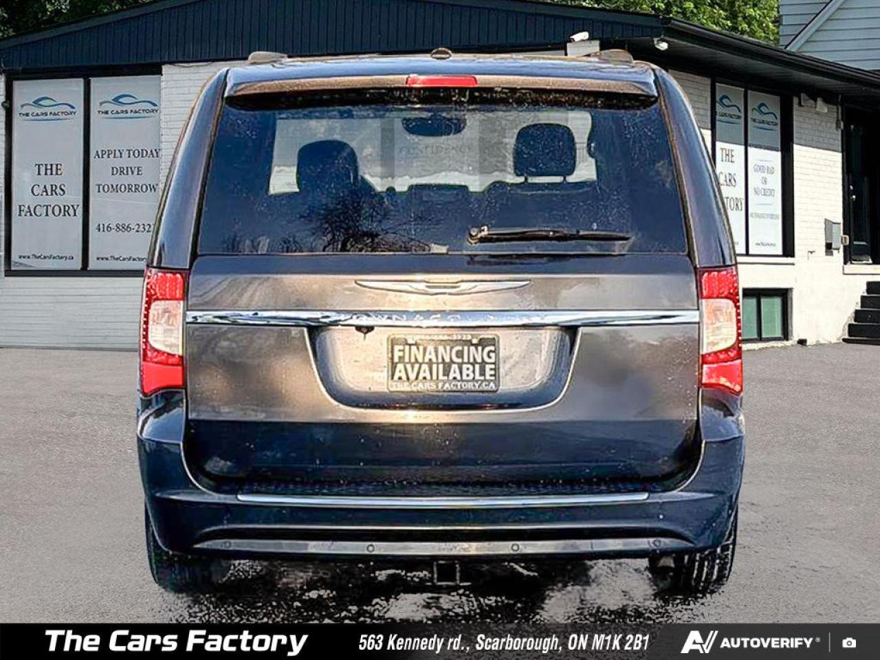 2016 Chrysler Town & Country Limited Stow ’n Go Leather/Sunroof/Camera! Photo