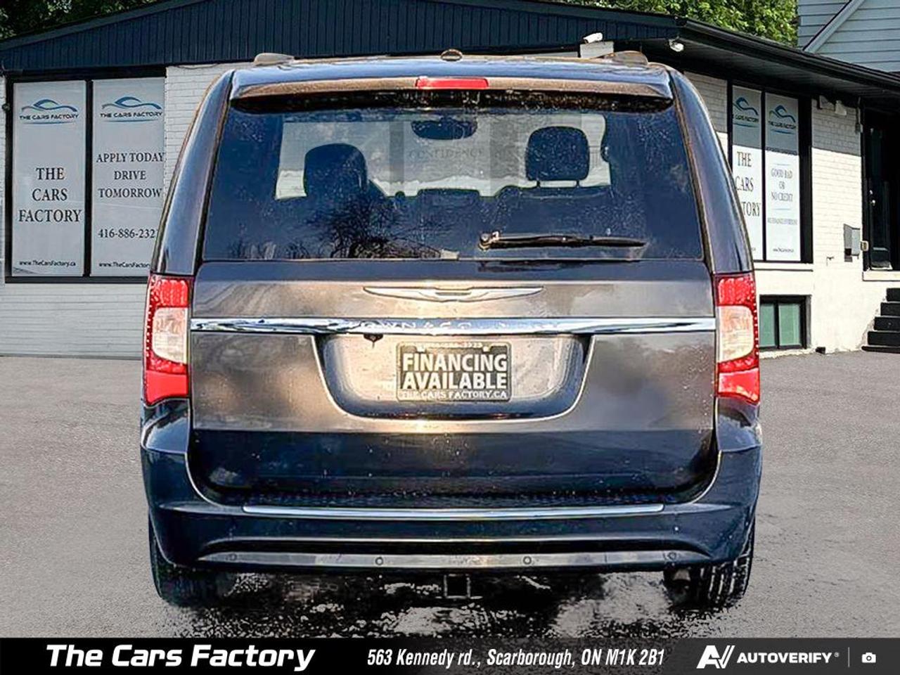 2016 Chrysler Town & Country Limited Stow ’n Go Leather/Sunroof/Camera! Photo