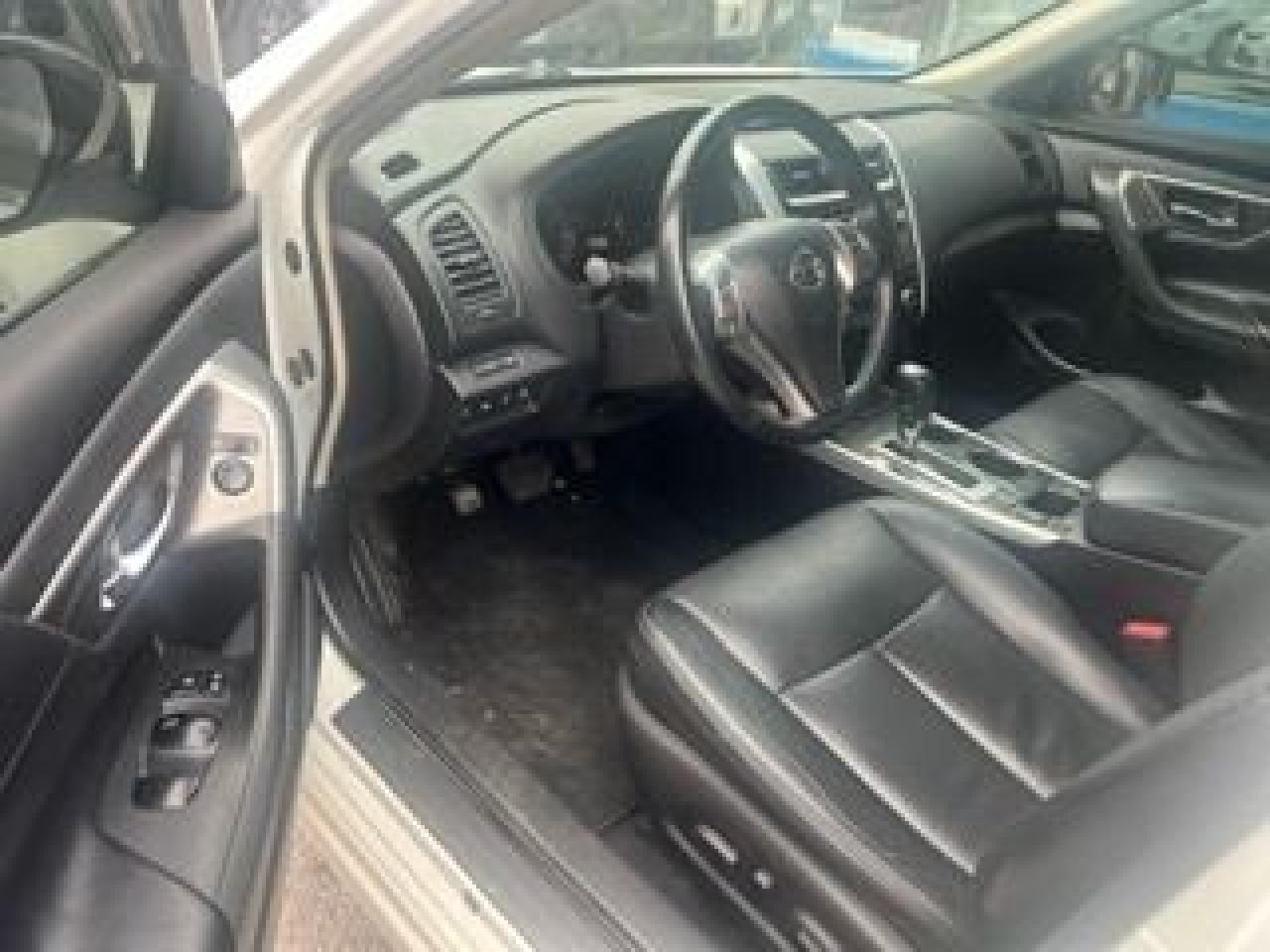 2013 Nissan Altima 2.5 SV Photo4