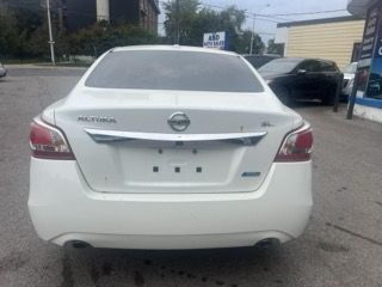 2013 Nissan Altima 2.5 SV Photo