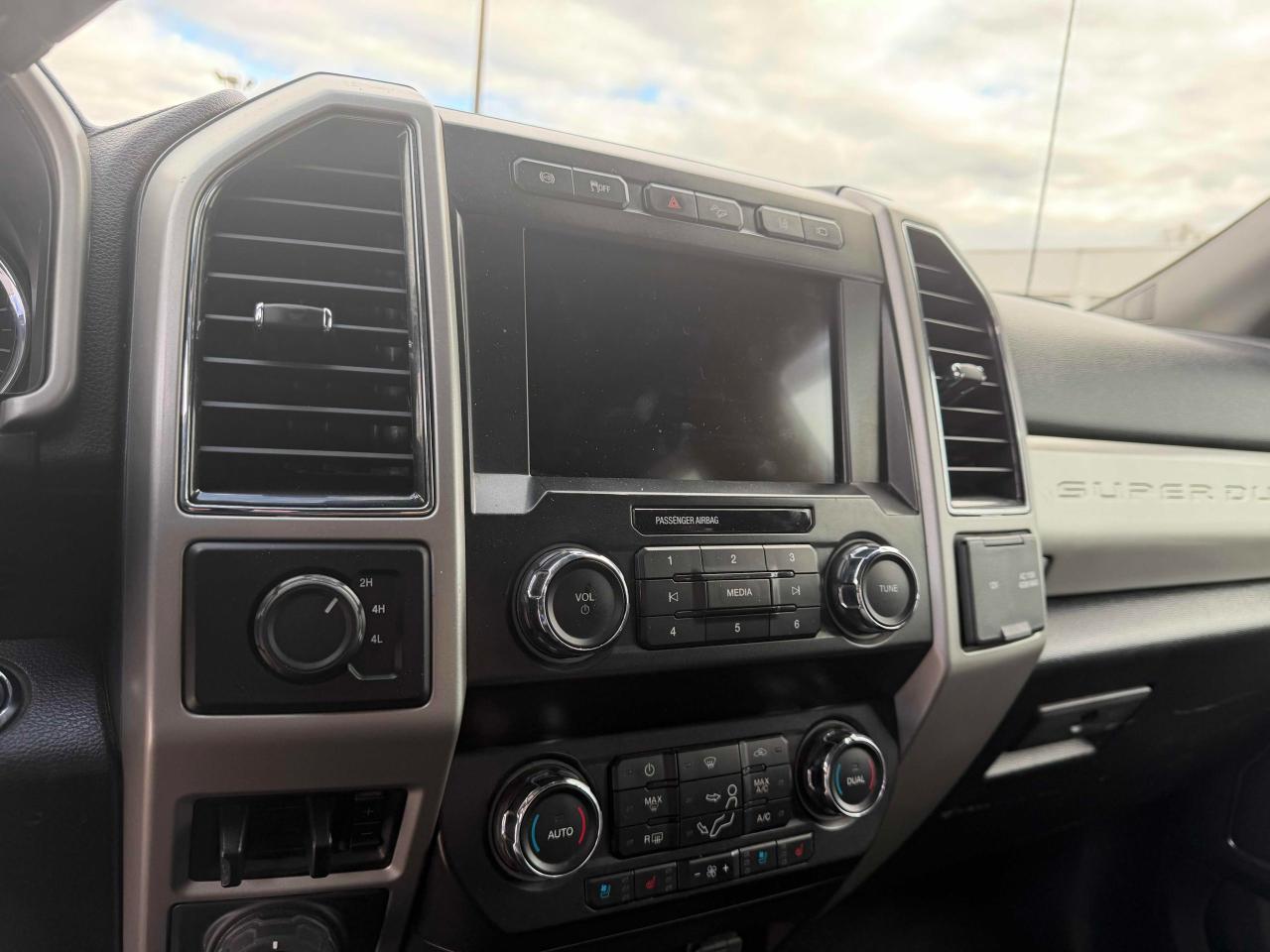 2021 Ford SUPER DUTY F-450 DRW LARIAT Photo4