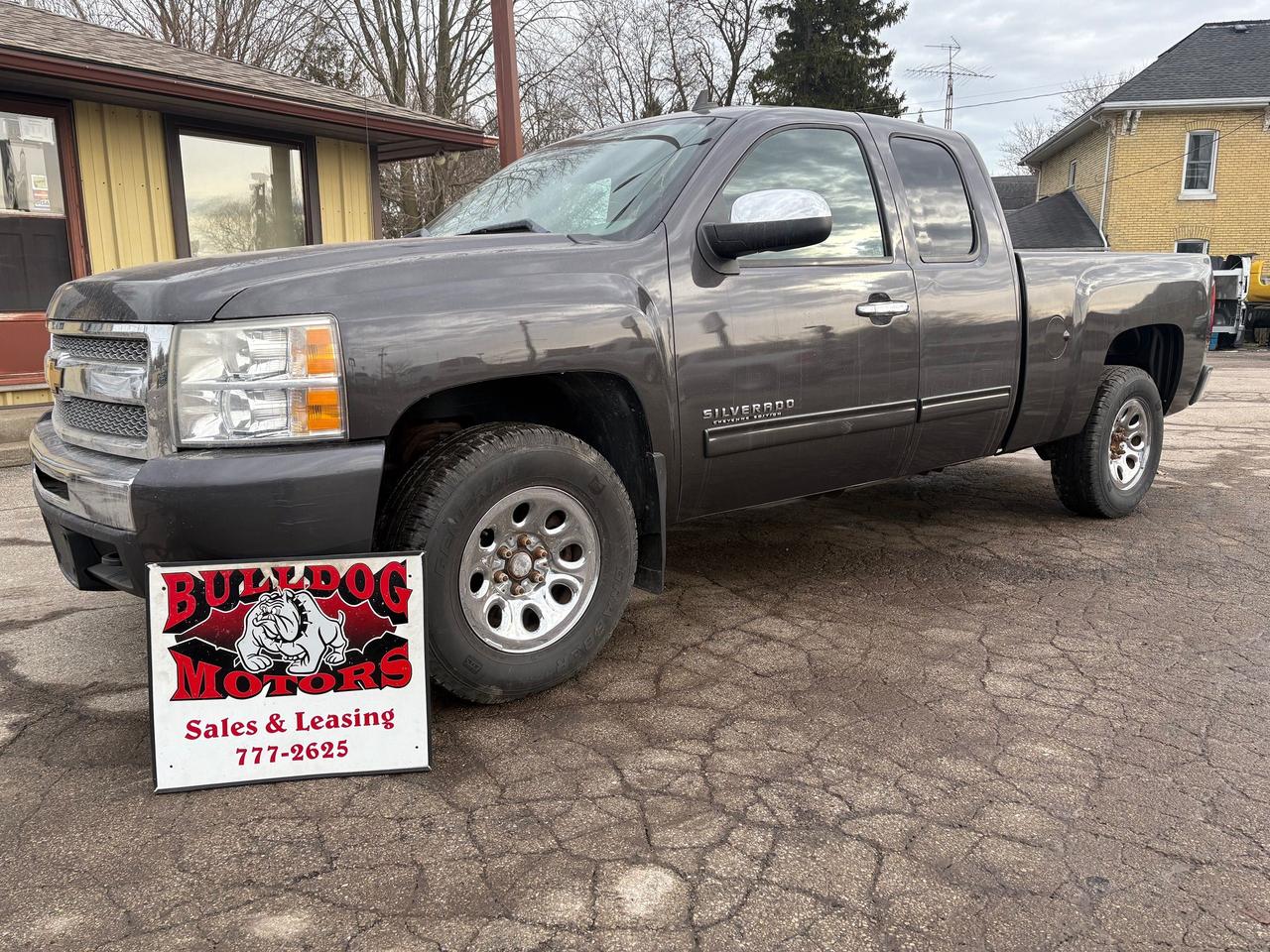 2011 Chevrolet Silverado 1500 4WD EXT CAB 143.5" LS CHEYENNE EDITION
