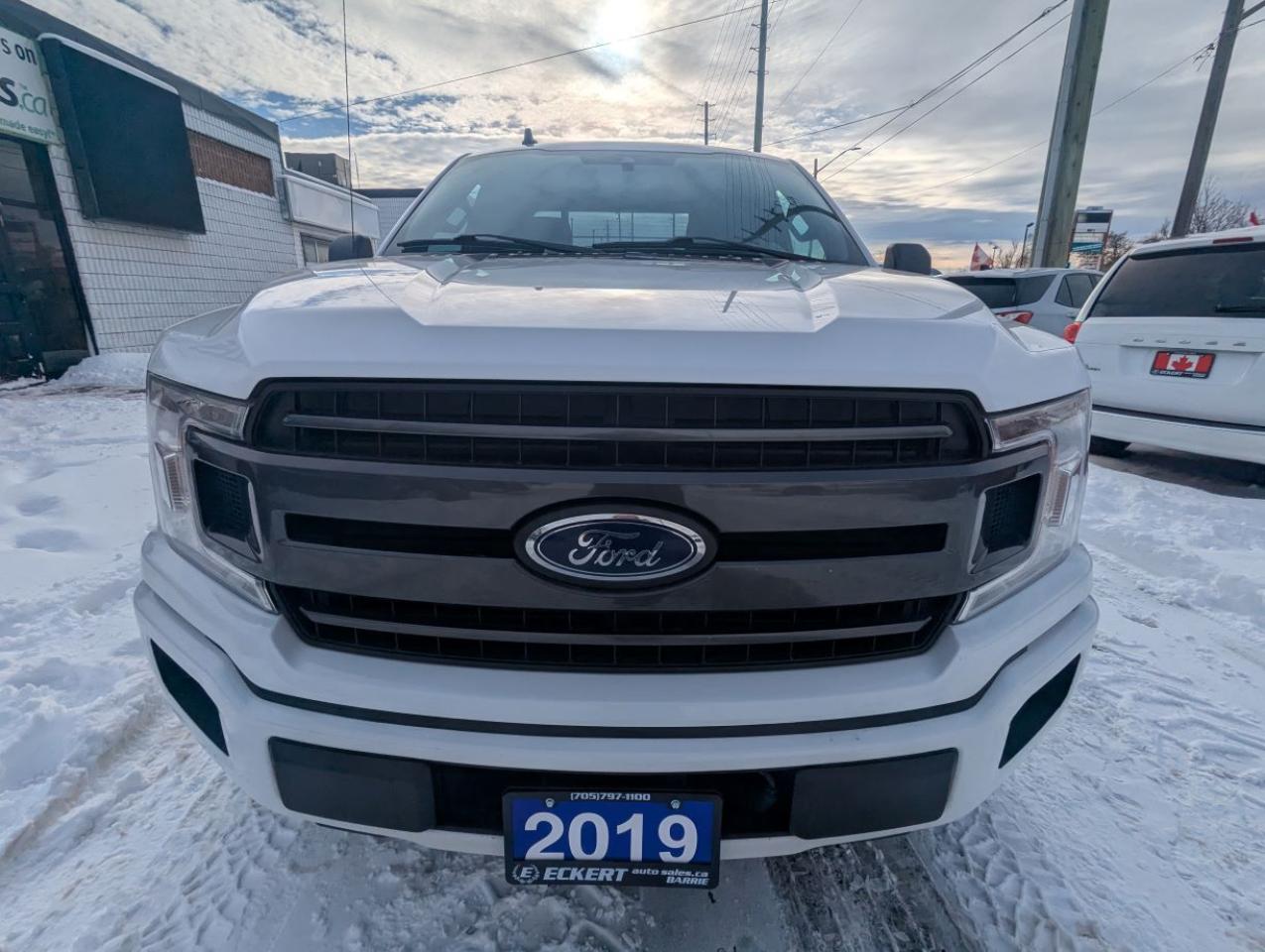 2019 Ford F-150 XLT WITH HARD TONNEAU COVER & 3.5L V6 ENGINE!! Photo3