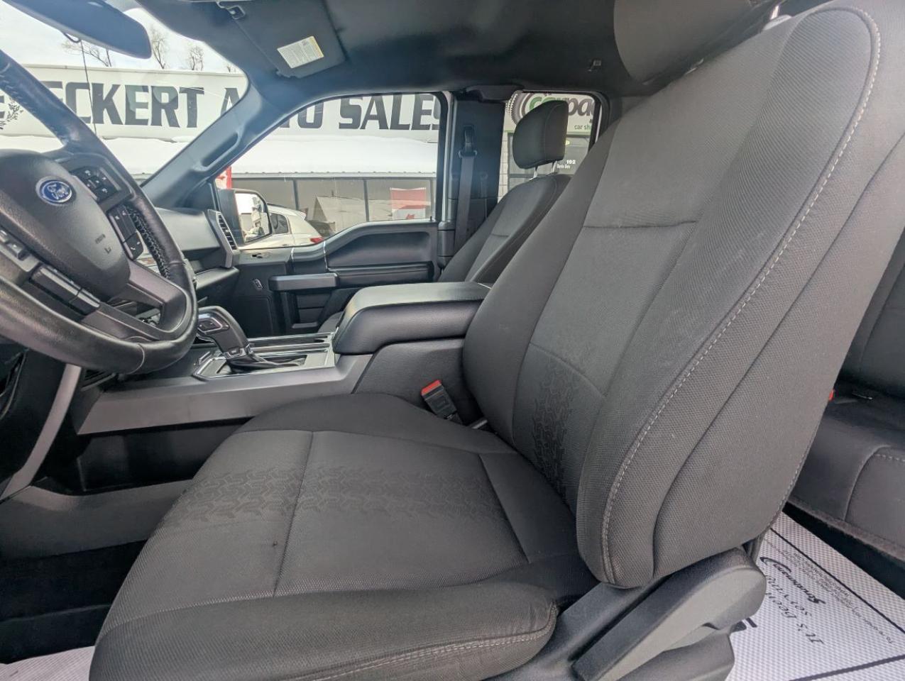 2019 Ford F-150 XLT WITH HARD TONNEAU COVER & 3.5L V6 ENGINE!! Photo