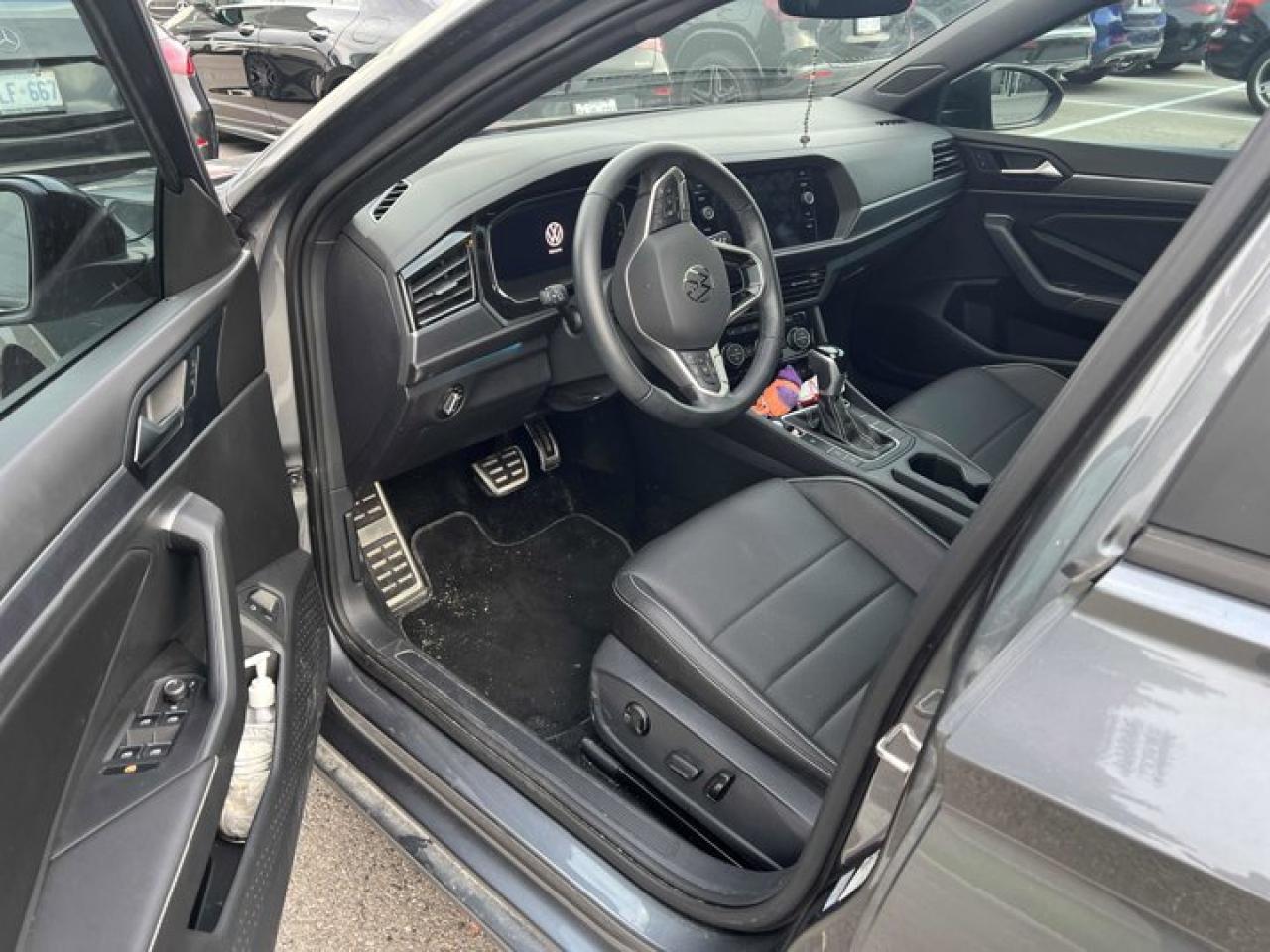 2023 Volkswagen Jetta Comfortline | Sport | Leather | Sunroof | Adaptive Cruise | BSM | Power Seat | Heated Wheel & More ! Photo