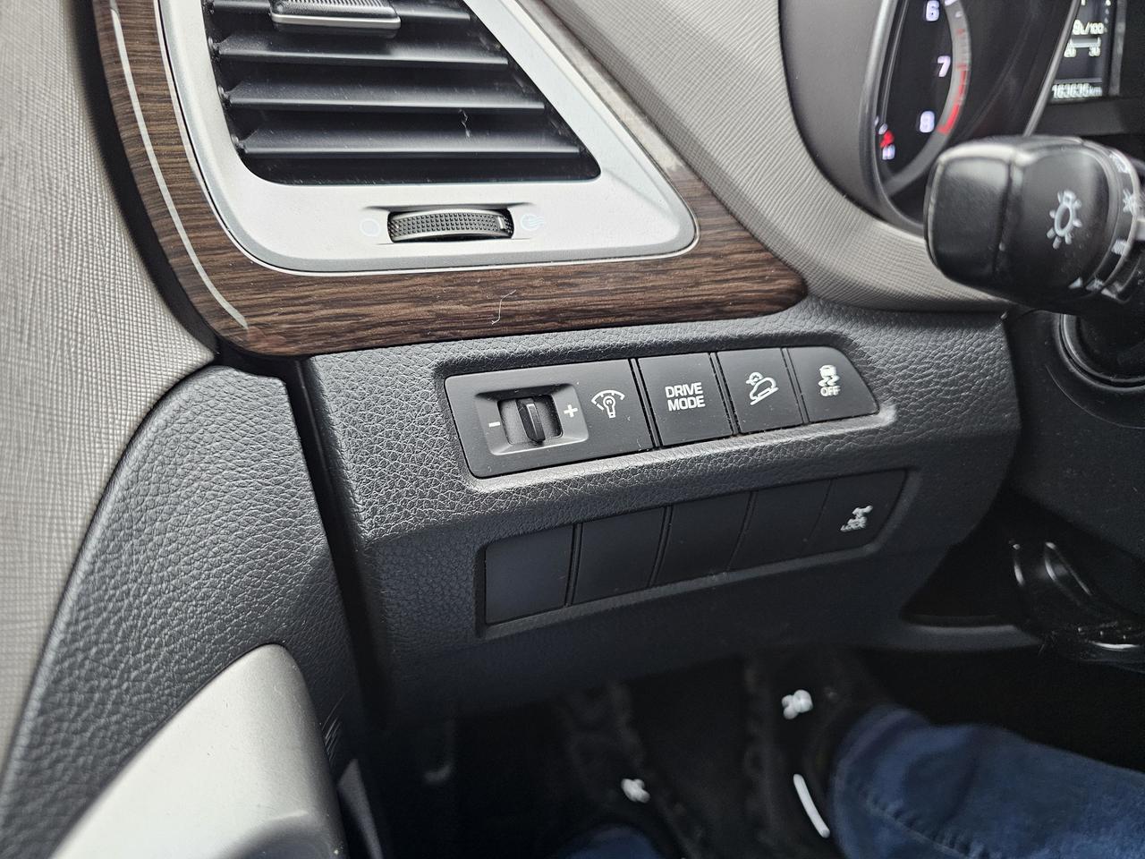 2018 Hyundai Santa Fe Sport SPORT, AUTO, 2.4L, AWD, POWER GROUP, 163KM Photo