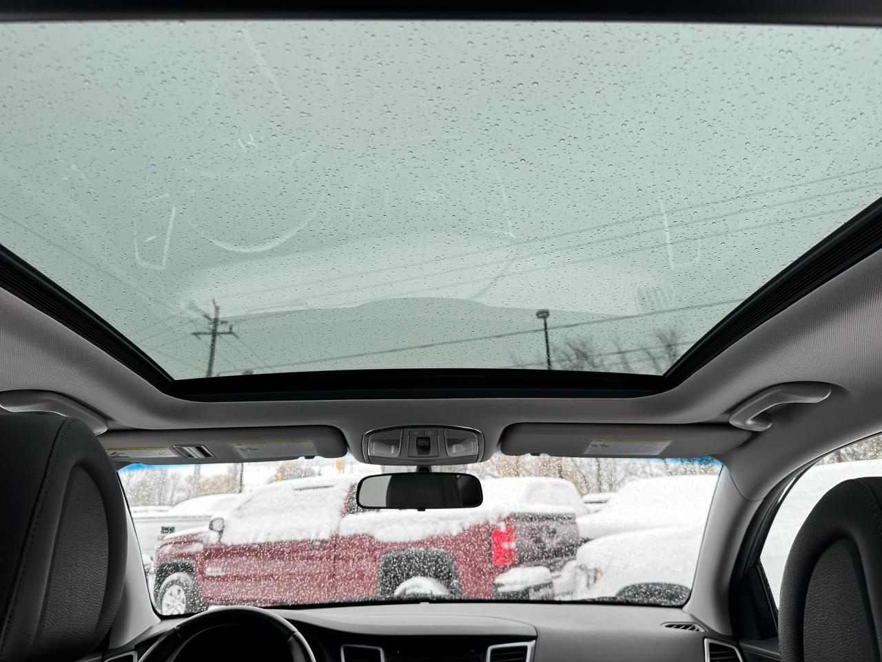 2017 Hyundai Tucson SE 2.0L FWD Heated-Leather PanoRoof BackupCam XM Photo