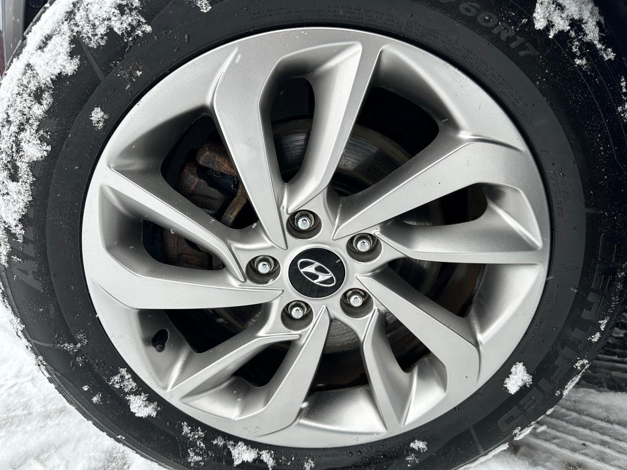 2017 Hyundai Tucson SE 2.0L FWD Heated-Leather PanoRoof BackupCam XM Photo