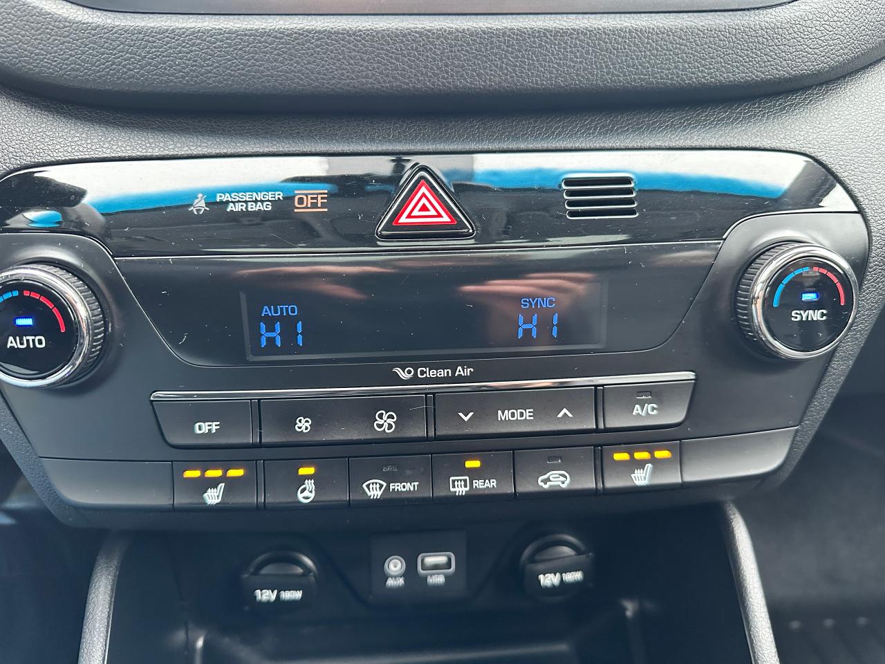 2017 Hyundai Tucson SE 2.0L FWD Heated-Leather PanoRoof BackupCam XM Photo