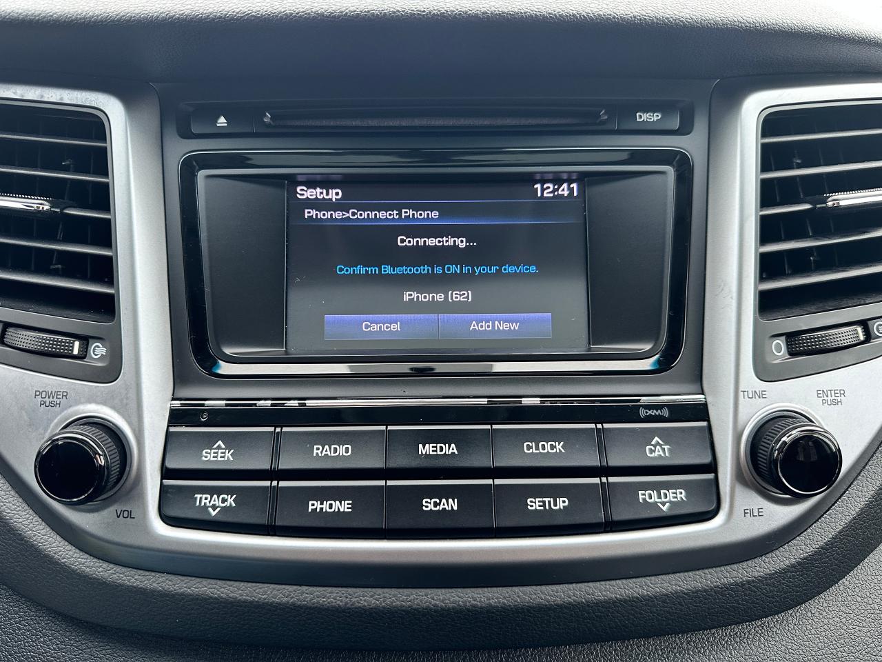 2017 Hyundai Tucson SE 2.0L FWD Heated-Leather PanoRoof BackupCam XM Photo