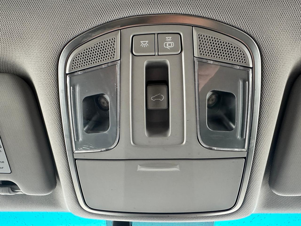 2017 Hyundai Tucson SE 2.0L FWD Heated-Leather PanoRoof BackupCam XM Photo