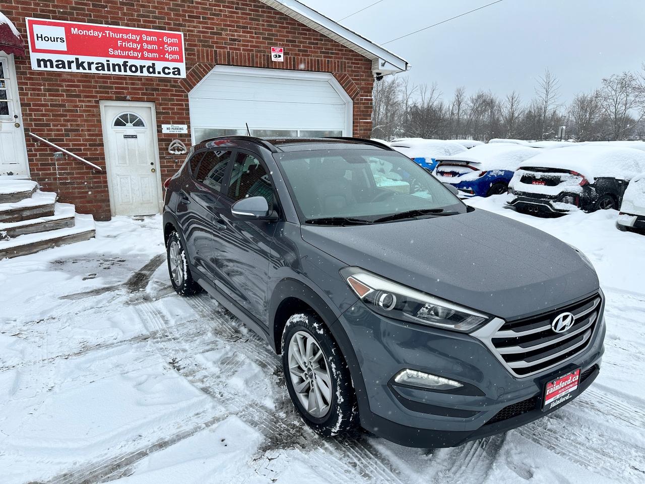 2017 Hyundai Tucson SE 2.0L FWD Heated-Leather PanoRoof BackupCam XM Photo