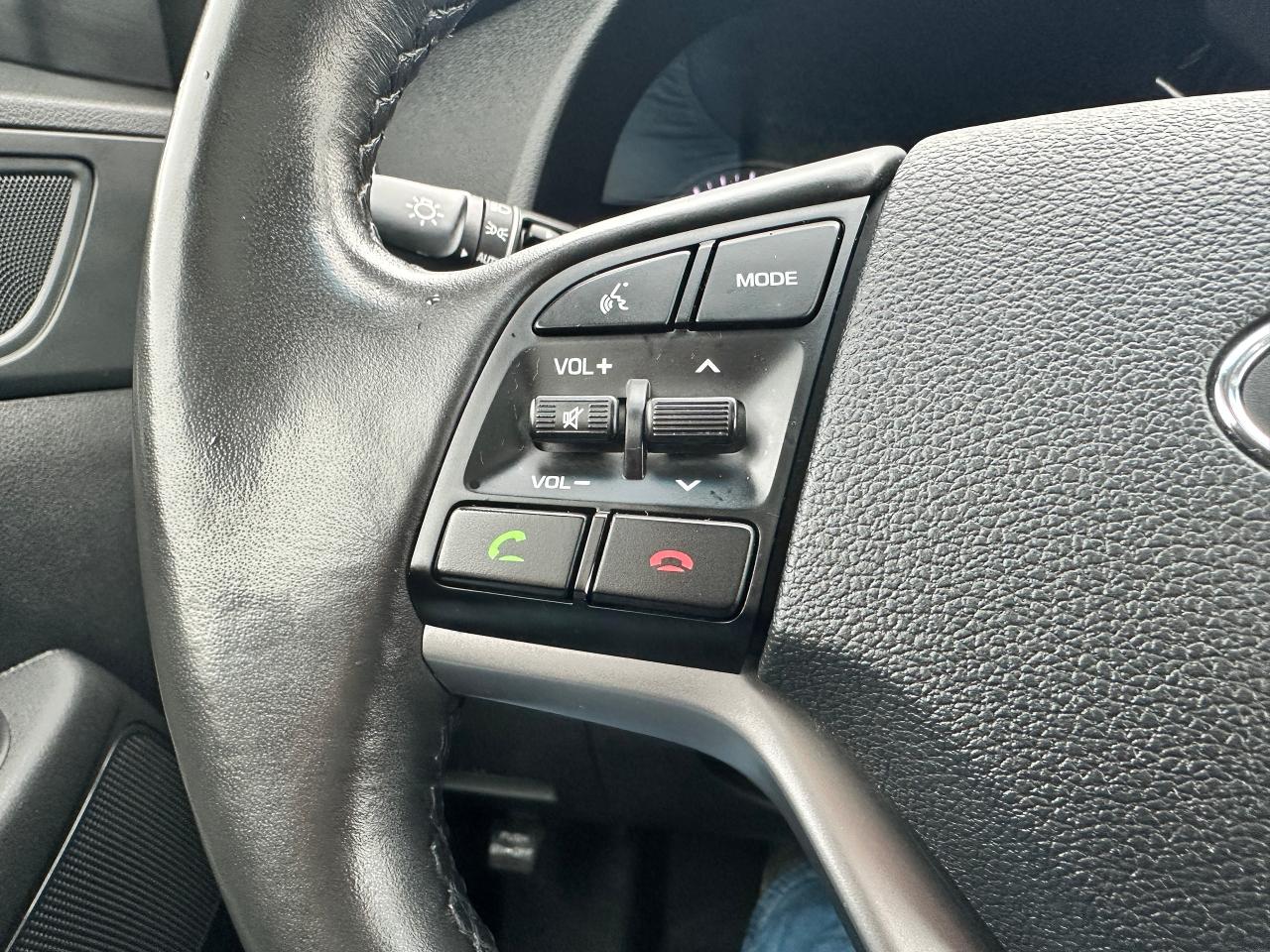 2017 Hyundai Tucson SE 2.0L FWD Heated-Leather PanoRoof BackupCam XM Photo