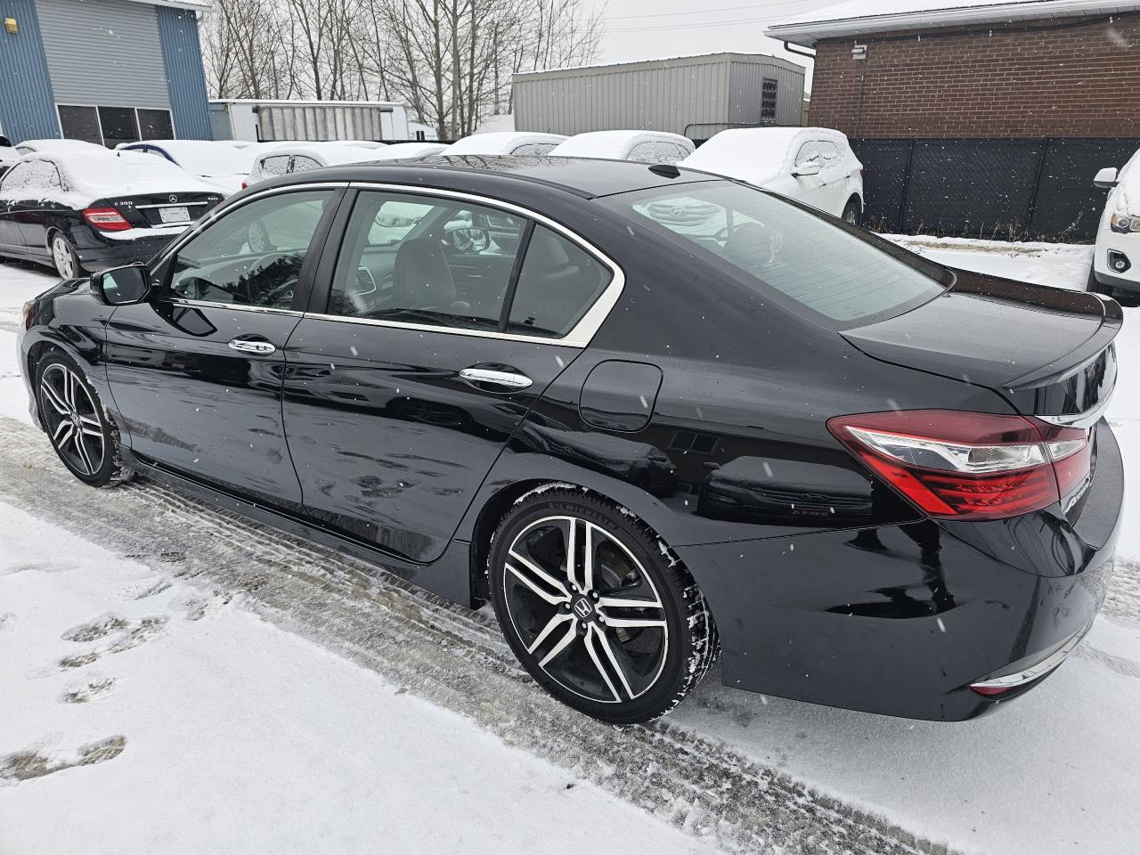 2017 Honda Accord 4dr I4 CVT Touring/NAVI/REARVIEW CAMERA/CERTIFIED Photo