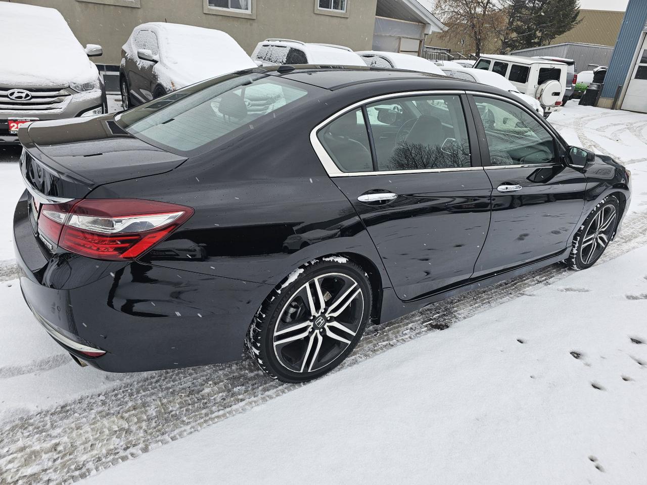 2017 Honda Accord 4dr CVT Touring/NAVI/CAMERA/ACCIDENT FREE/1 OWNER Photo