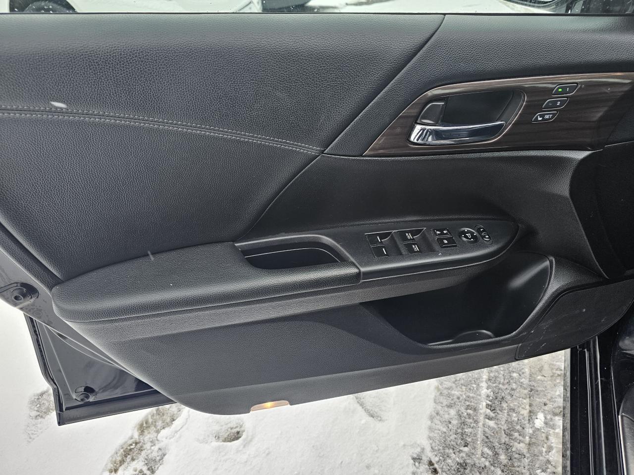 2017 Honda Accord 4dr I4 CVT Touring/NAVI/REARVIEW CAMERA/CERTIFIED Photo