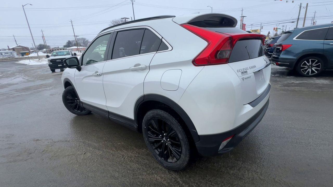 2020 Mitsubishi Eclipse Cross Limited Edition 4X4, HEATED SEATS, HEATED STEERING WHEEL, BACK UP CAM!! Photo