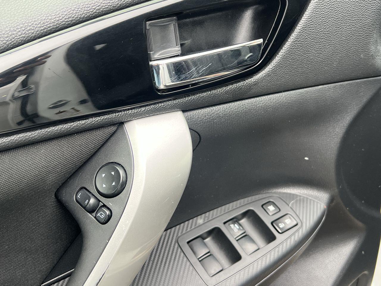 2020 Mitsubishi Eclipse Cross Limited Edition 4X4, HEATED SEATS, HEATED STEERING WHEEL, BACK UP CAM!! Photo