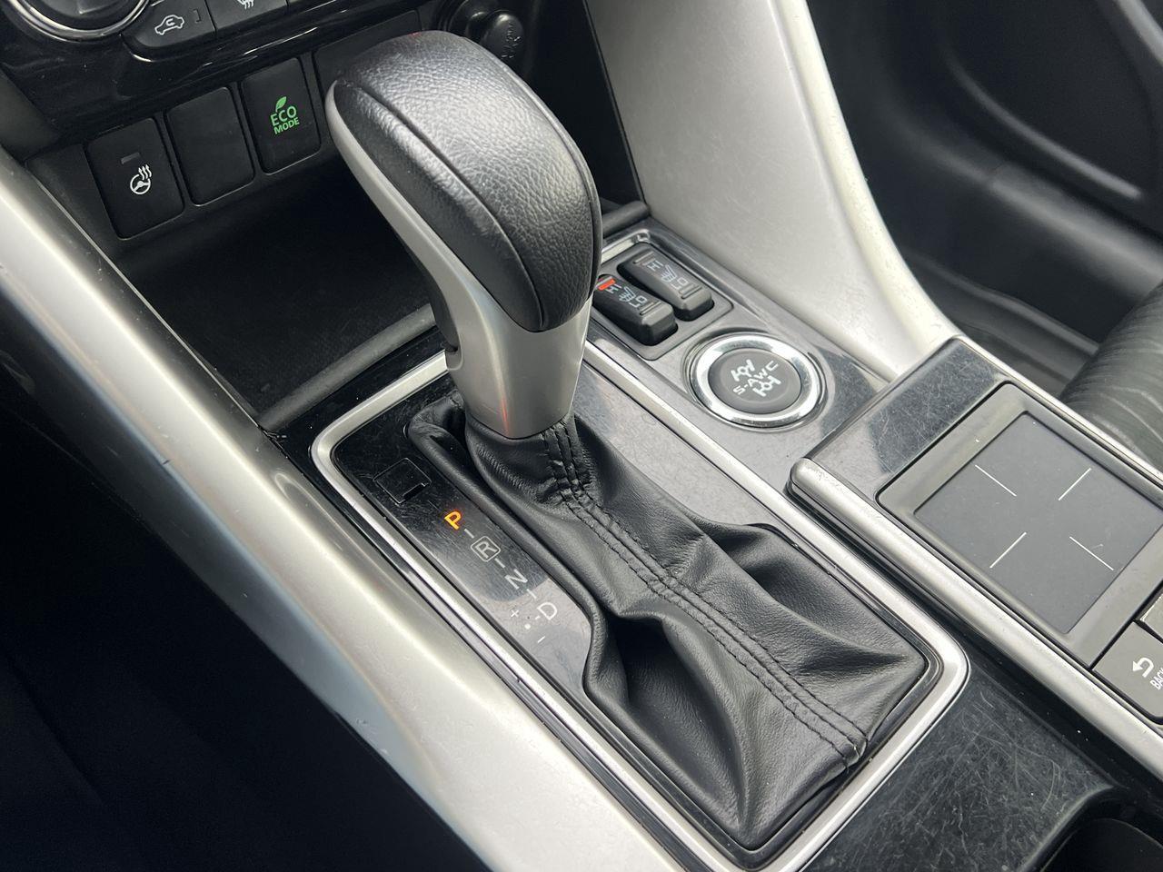 2020 Mitsubishi Eclipse Cross Limited Edition 4X4, HEATED SEATS, HEATED STEERING WHEEL, BACK UP CAM!! Photo