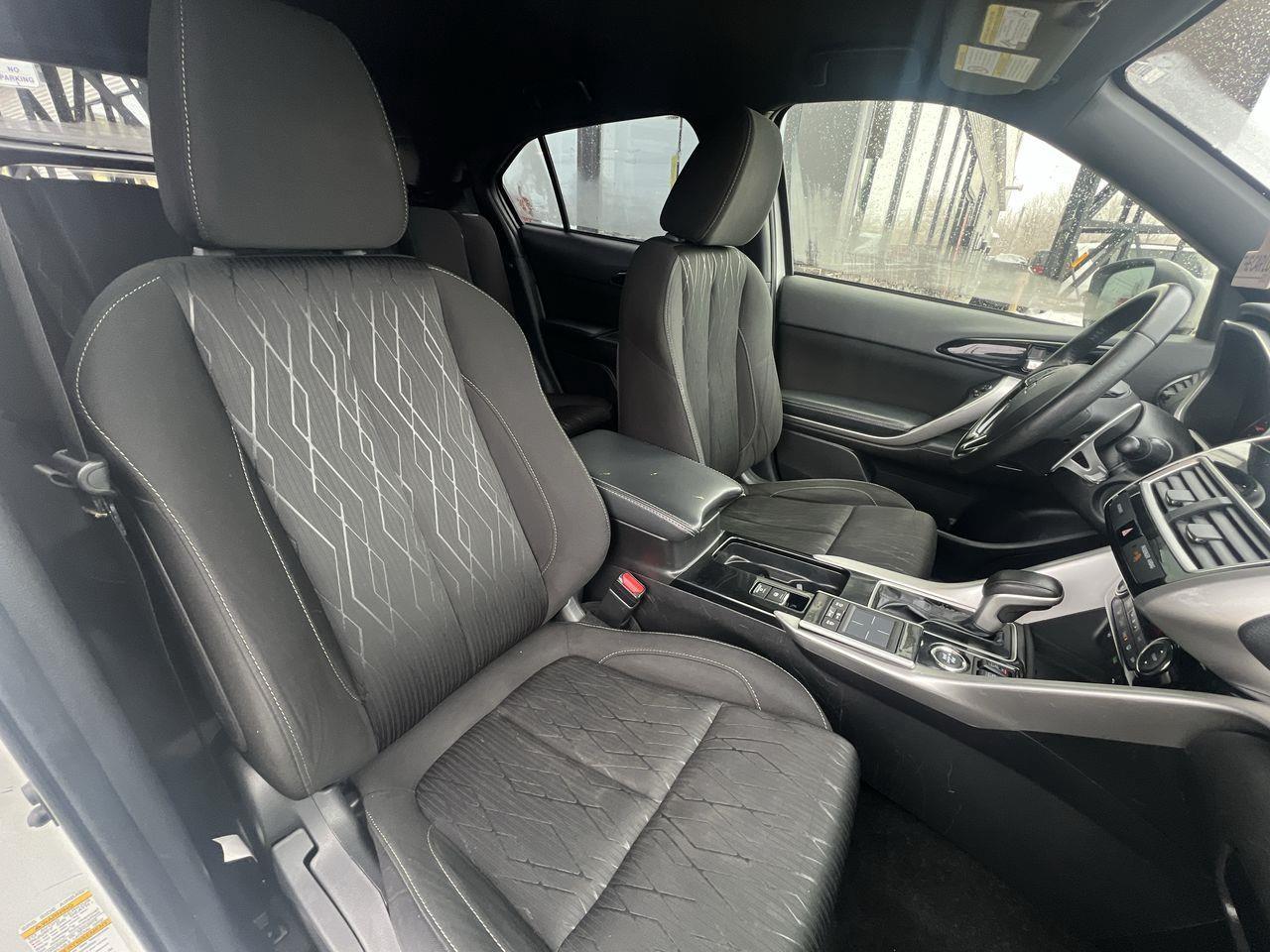 2020 Mitsubishi Eclipse Cross Limited Edition 4X4, HEATED SEATS, HEATED STEERING WHEEL, BACK UP CAM!! Photo