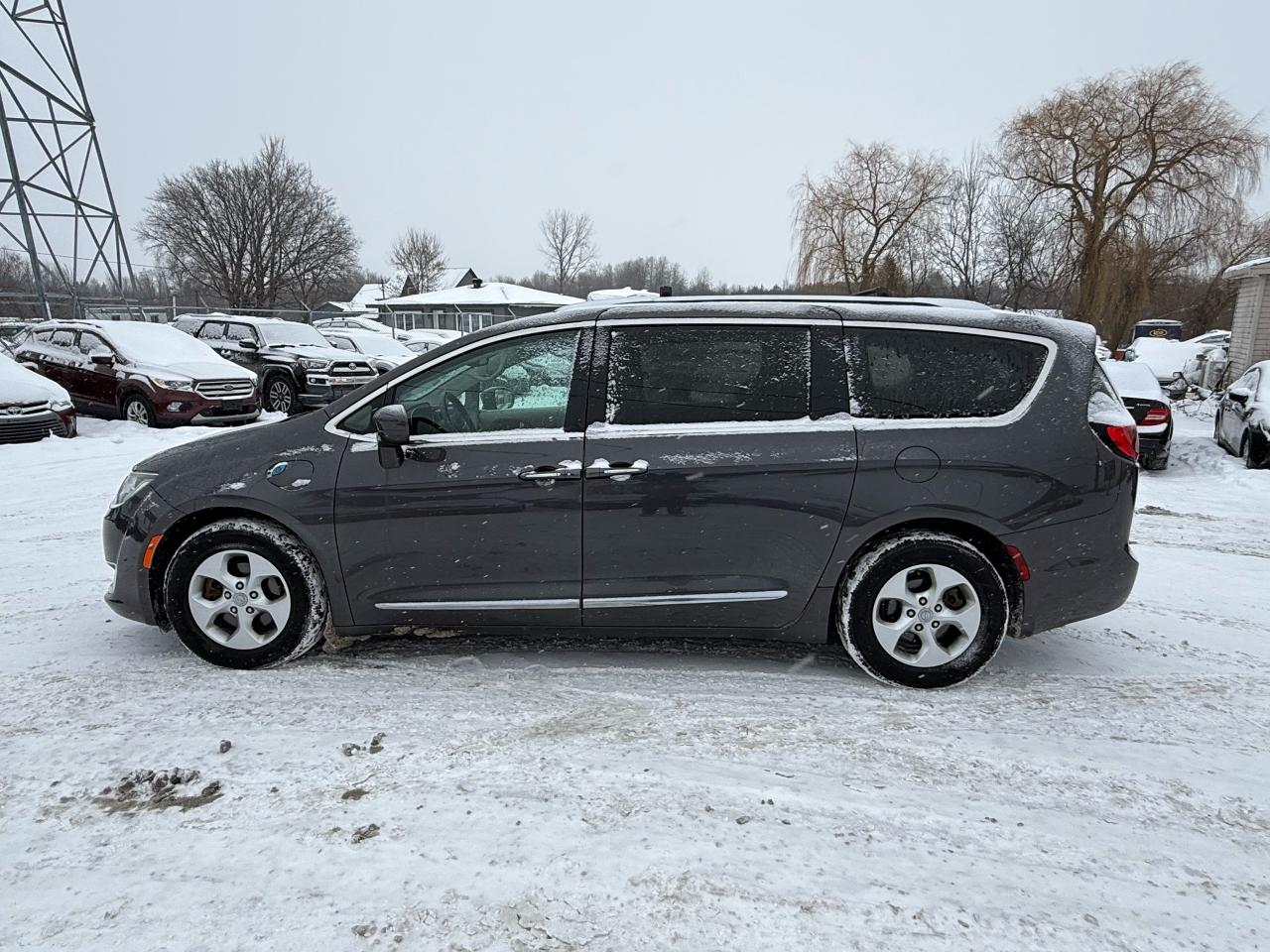 2018 Chrysler Pacifica Hybrid Touring-L Photo