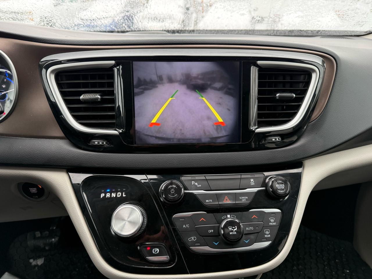 2018 Chrysler Pacifica Hybrid Touring-L Photo