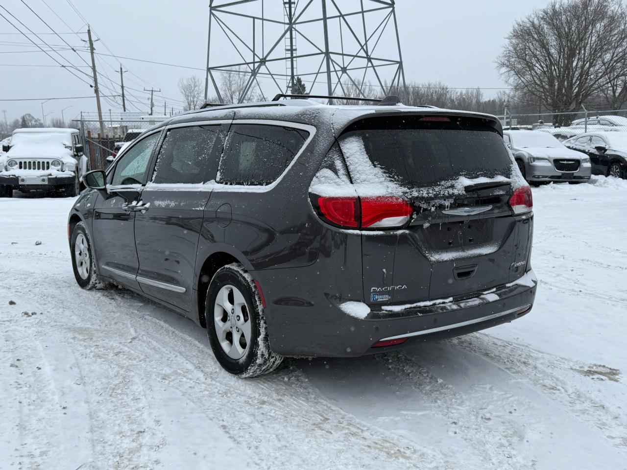 2018 Chrysler Pacifica Hybrid Touring-L Photo