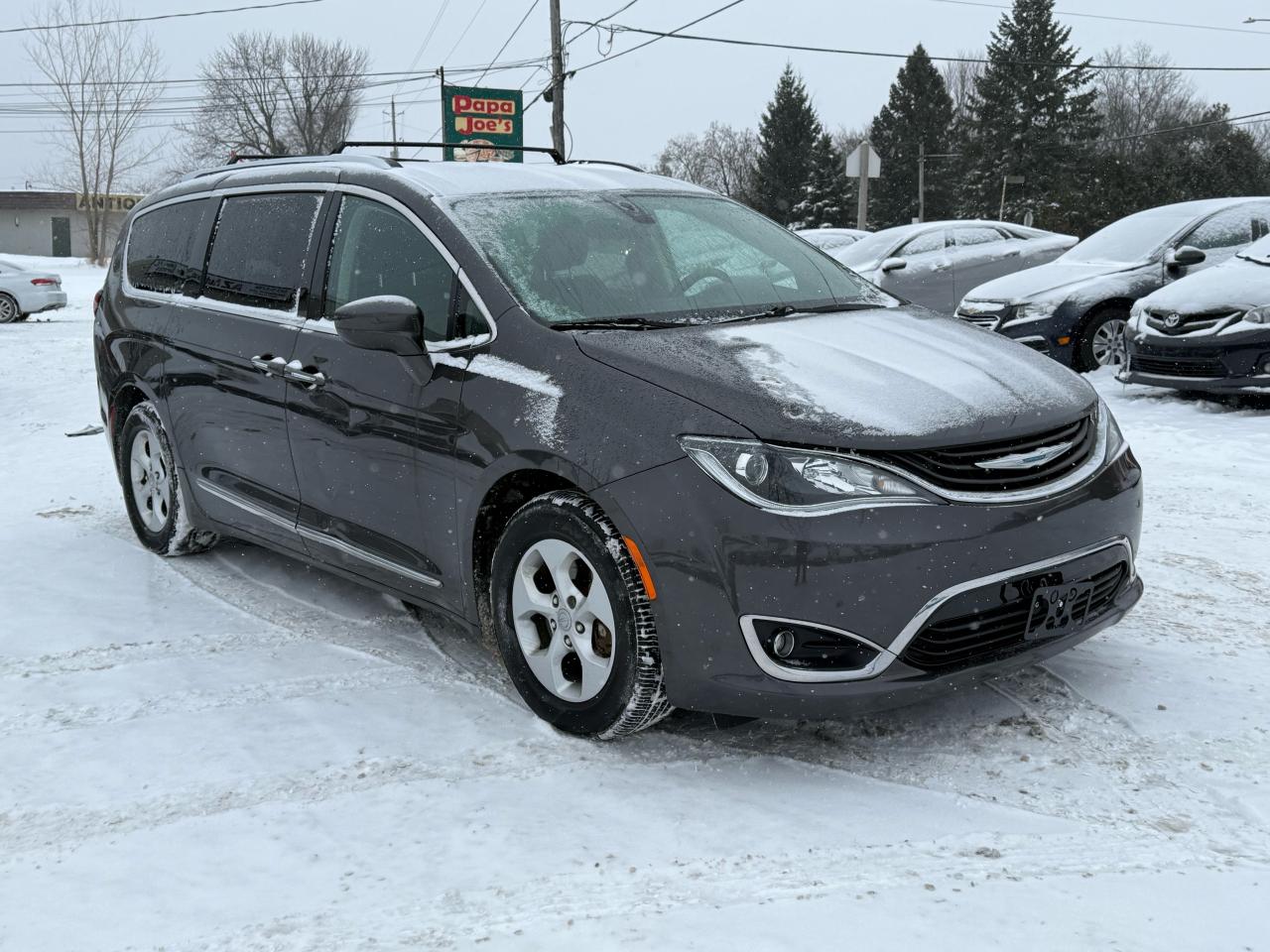 2018 Chrysler Pacifica Hybrid Touring-L Photo