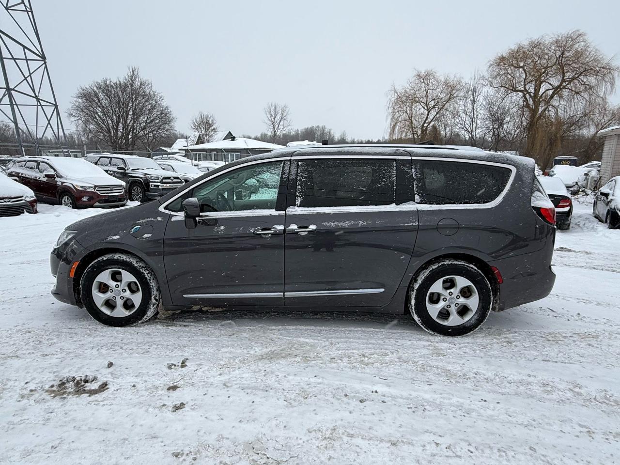 2018 Chrysler Pacifica Hybrid Touring-L Photo