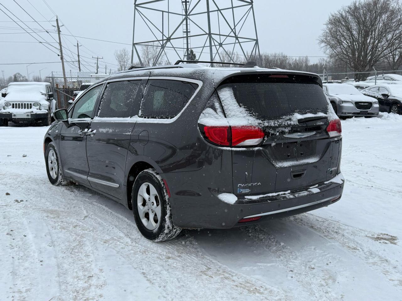 2018 Chrysler Pacifica Hybrid Touring-L Photo